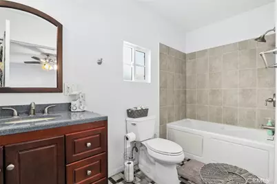 10525 Washington Avenue, South Gate, CA 90280 - Photo 16