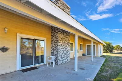 11062 Hollister Road, Oak Hills, CA 92344 - Photo 54
