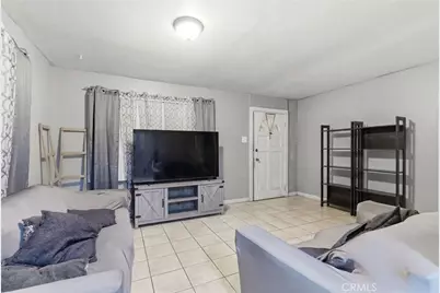 907 E 109th Place, Los Angeles, CA 90059 - Photo 8