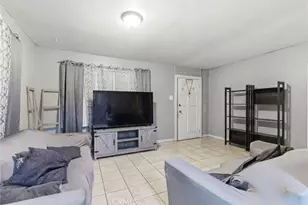 907 E 109th Pl, Los Angeles, CA 90059 - Photo 8
