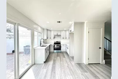 200 Carriage #B, Santa Ana, CA 92707 - Photo 26