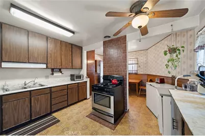 2553 W West Glenoaks Avenue, Anaheim, CA 92801 - Photo 4