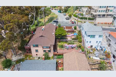 358 Metropole Avenue, Avalon, CA 90704 - Photo 2