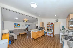 126 Pecan Ln, Fountain Valley, CA 92708 - Photo 6