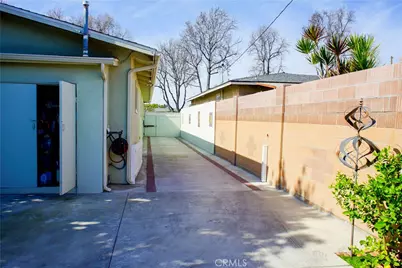 2019 Valencia, Santa Ana, CA 92706 - Photo 52