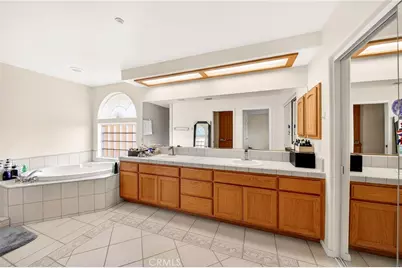 5635 Hollister, Phelan, CA 92371 - Photo 36