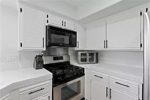 8070 E Oak Ridge Circle, Anaheim Hills, CA 92808 - Photo 10