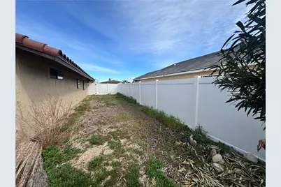 13980 Driftwood, Victorville, CA 92395 - Photo 32