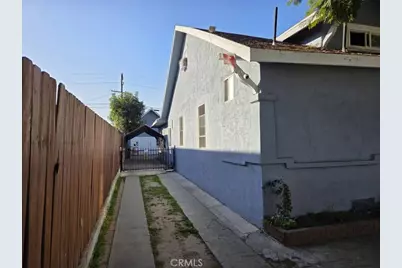 1210 1212 42 Place, Los Angeles, CA 90011 - Photo 2