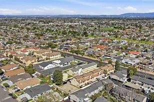 17601 Newland, Huntington Beach, CA 92647 - Photo 38