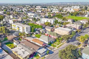 1450 W 35th Pl, Los Angeles, CA 90018 - Photo 44