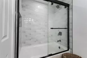 1450 W 35th Pl, Los Angeles, CA 90018 - Photo 26