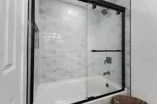 1450 W 35th Pl, Los Angeles, CA 90018 - Photo 26