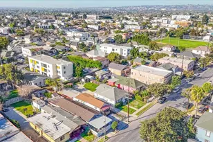 1450 W 35th Pl, Los Angeles, CA 90018 - Photo 44