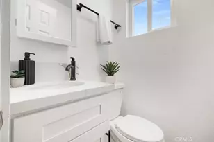 1450 W 35th Pl, Los Angeles, CA 90018 - Photo 32