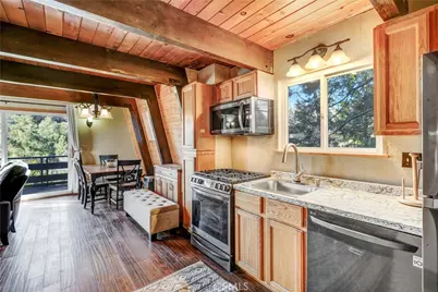 28673 Manitoba, Lake Arrowhead, CA 92352 - Photo 2