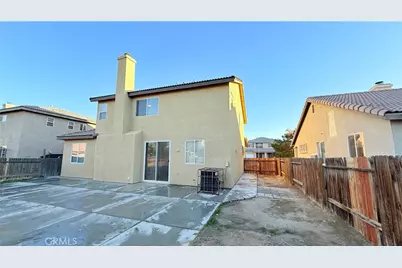 15664 Kadota, Victorville, CA 92395 - Photo 4