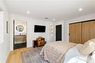 22269 Avenue San Luis, Woodland Hills, CA 91364 - Photo 58