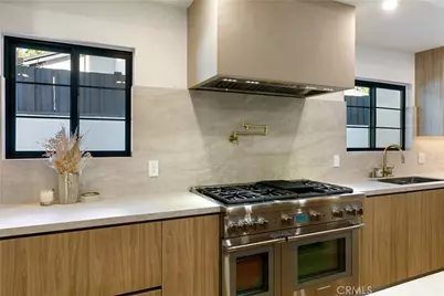 22269 Avenue San Luis, Woodland Hills, CA 91364 - Photo 72