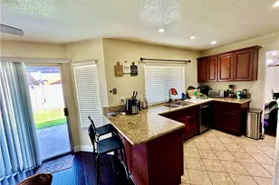 11308 Sherwood Ct, Fontana, CA 92337 - Photo 6