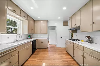 2314 Oakmont Avenue, Santa Ana, CA 92706 - Photo 8