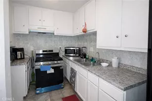 1001 E Grant St, Santa Ana, CA 92701 - Photo 2