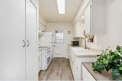 15940 Silvertip Court, Fountain Valley, CA 92708 - Photo 8