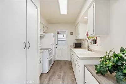 15940 Silvertip Court, Fountain Valley, CA 92708 - Photo 8