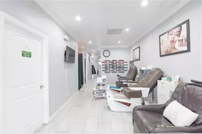 528 E First St #A, Tustin, CA 92780 - Photo 2