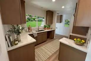 4239 S Raymond Ave, Los Angeles, CA 90037 - Photo 10