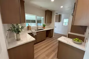 4239 S Raymond Ave, Los Angeles, CA 90037 - Photo 8