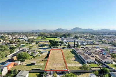 17562 Court Street, Fontana, CA 92336 - Photo 6