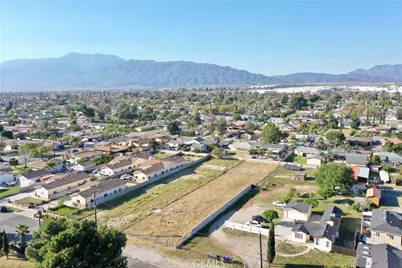 17562 Court Street, Fontana, CA 92336 - Photo 4