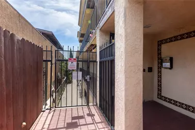 2722 20th, Signal Hill, CA 90755 - Photo 2