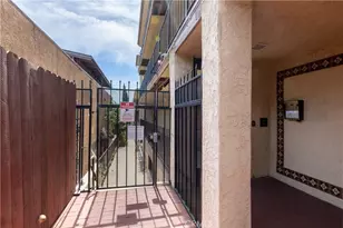 2722 20th, Signal Hill, CA 90755 - Photo 2