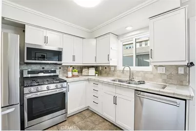 11960 Gloxinia, Fountain Valley, CA 92708 - Photo 4