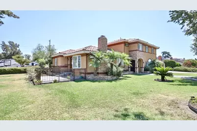 4704 E Centralia Street, Long Beach, CA 90808 - Photo 2