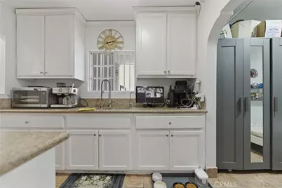 725 W 107th, Los Angeles, CA 90044 - Photo 12