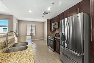 300 E 4th St, Long Beach, CA 90802 - Photo 18