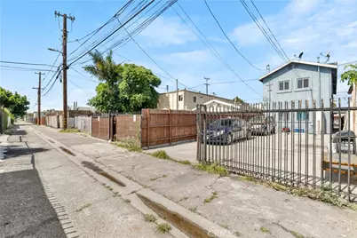 10406 Avalon Boulevard, Los Angeles, CA 90003 - Photo 22