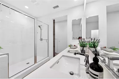 586 S Motif Street, Anaheim, CA 92805 - Photo 32