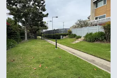 18697 Club, Huntington Beach, CA 92648 - Photo 10