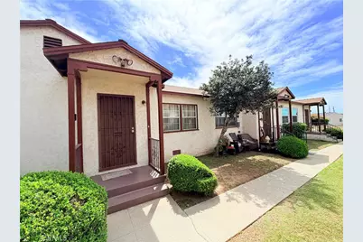 10846 S Manhattan, Los Angeles, CA 90047 - Photo 2