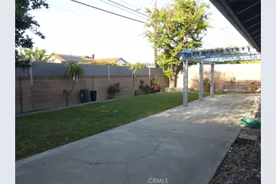 8881 Albatross Dr, Huntington Beach, CA 92646 - Photo 18