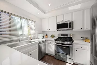 7851 Southlake #5, Huntington Beach, CA 92647 - Photo 4