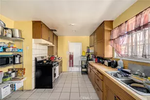 3100 Brighton, Los Angeles, CA 90018 - Photo 10