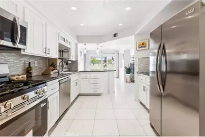 512 S Hollydale, Anaheim, CA 92808 - Photo 18