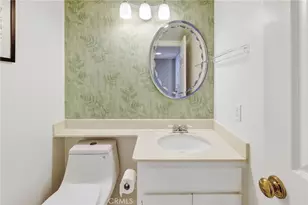 512 S Hollydale, Anaheim, CA 92808 - Photo 10