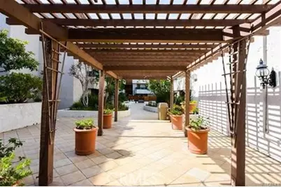 360 S Euclid #122, Pasadena, CA 91101 - Photo 2