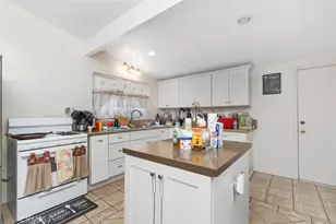 2113 W Niobe, Anaheim, CA 92804 - Photo 12
